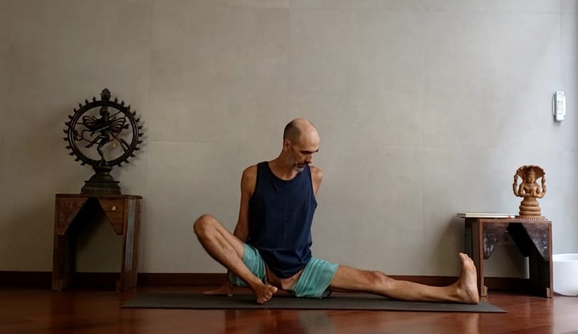 Yoga Para Meditar - Namaskara Yoga e Meditação